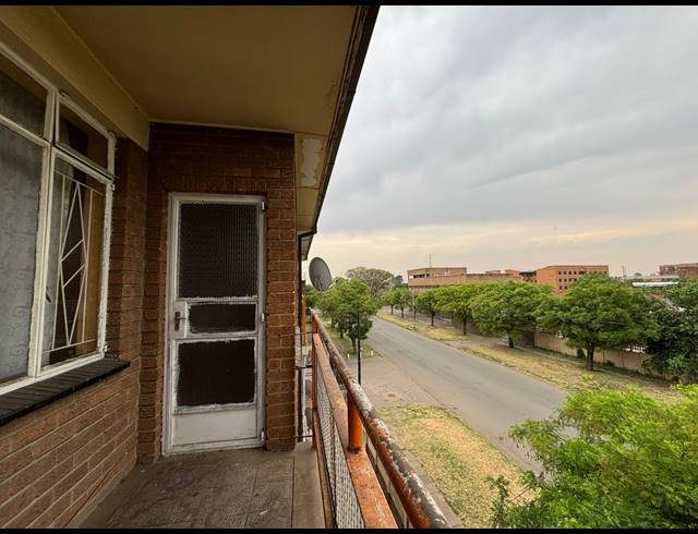 2 BEDROOM FLAT FOR SALE IN VEREENIGING CENTRAL